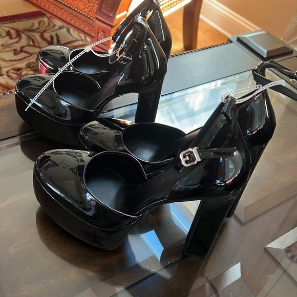 Gianni Bini Devi Patent Ankle Strap Platform Pumps - Picture 4 of 11